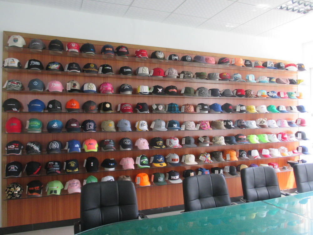 (9)