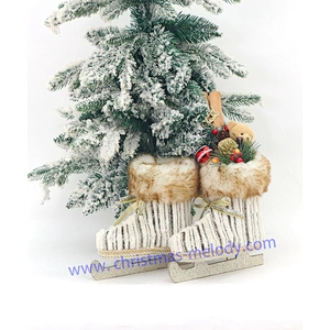 COUNTRY CHRISTMAS ICE SKATES HAND CARVED FRAME DOOR WREATH HANGER RED PLAID UNIK 20*20cm