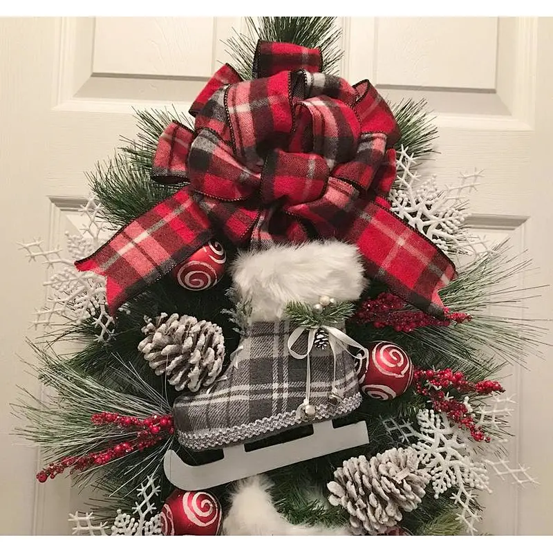 COUNTRY CHRISTMAS ICE SKATES HAND CARVED FRAME DOOR WREATH HANGER RED PLAID UNIK 20*20cm