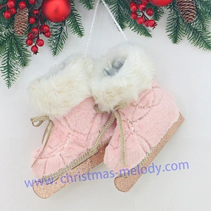 COUNTRY CHRISTMAS ICE SKATES HAND CARVED FRAME DOOR WREATH HANGER RED PLAID UNIK 20*20cm