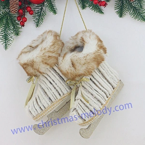 COUNTRY CHRISTMAS ICE SKATES HAND CARVED FRAME DOOR WREATH HANGER RED PLAID UNIK 20*20cm