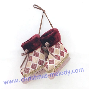 COUNTRY CHRISTMAS ICE SKATES HAND CARVED FRAME DOOR WREATH HANGER RED PLAID UNIK 20*20cm