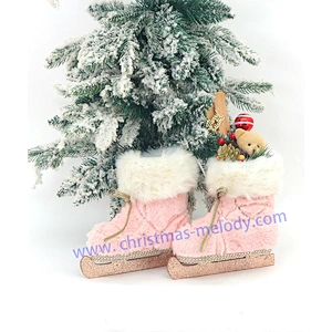 COUNTRY CHRISTMAS ICE SKATES HAND CARVED FRAME DOOR WREATH HANGER RED PLAID UNIK 20*20cm