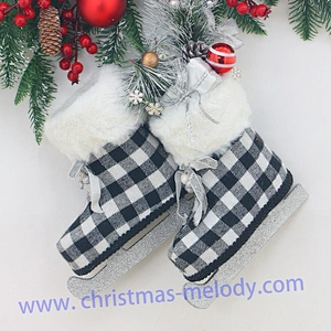 COUNTRY CHRISTMAS ICE SKATES HAND CARVED FRAME DOOR WREATH HANGER RED PLAID UNIK 20*20cm