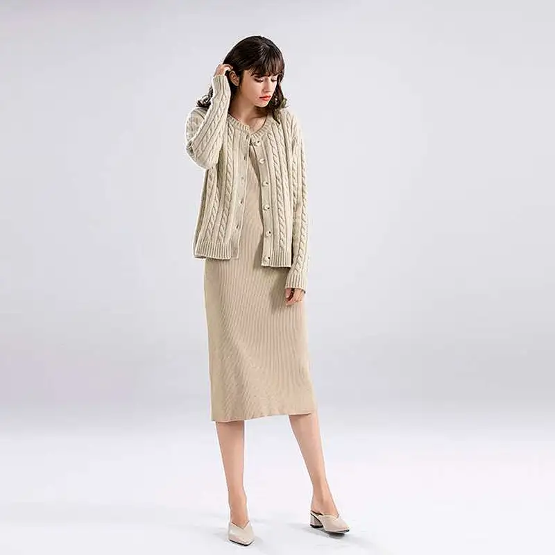 Free Sample In Stock Prompt Goods 100% Polyester Winter High Neck Women Sweater