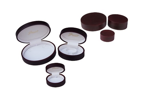 Circle wooden box for ring
