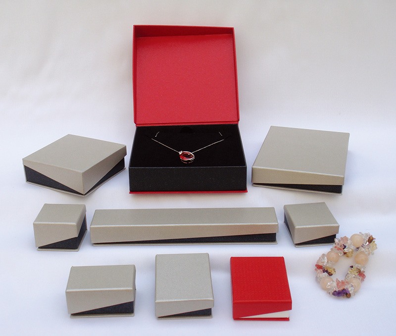 Exquisite jewelry box