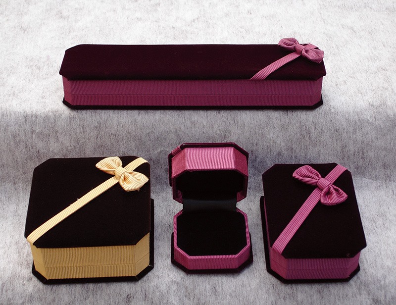 Velvet gift box in polygonal shape with bowknot on top for jewelry.
