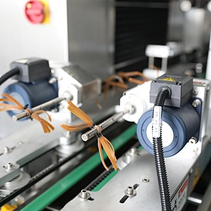 Drinking Water Beverage Plastic PET Bottle High Speed Full Auto with Electric Oven Sleeve Shrink Label Applicator Labeling Machine liquid packing machine liquid packing machine