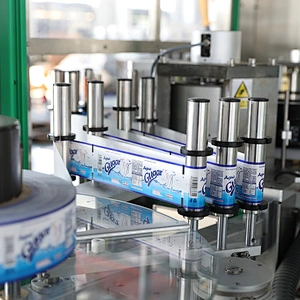 PET Plastic Glass bottle Sunswell Factory Price Automatic Beverage Shrink Sleeve Label Labeling Machine for PET Glass Round Bottle bottling plant sale