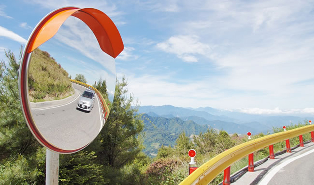 highway_safety_convex_mirror