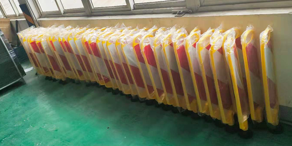 yellow_PE_Delienator_Panels