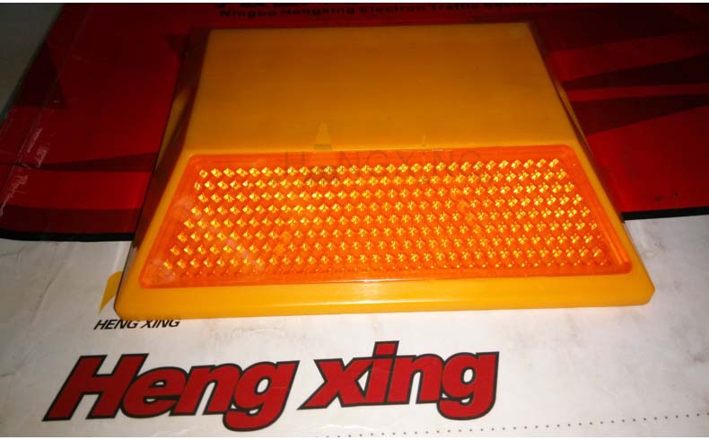 Traffic_Plastic_Yellow_Road_Stud.jpg