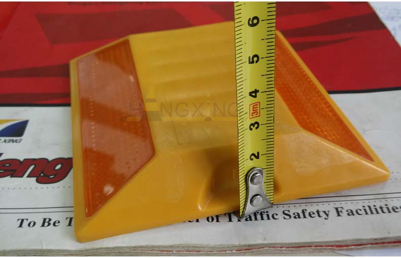 Warning_Traffic_Safety_Reflector.jpg