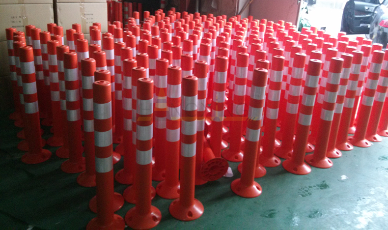removable_plastic_bollard.jpg