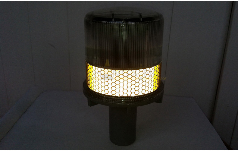 Traffic_Solar_Caution_Light.jpg