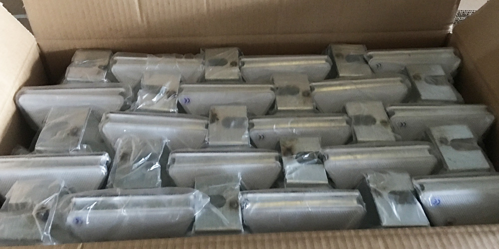 Packing_Road_Highway_Guardrail_Delineator