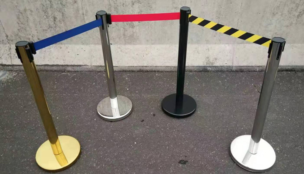 retractable_queue_barrier