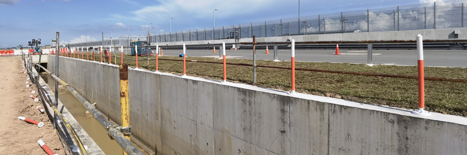 Reflective Traffic Delineator Posts Installed in Singapore New Airport Project