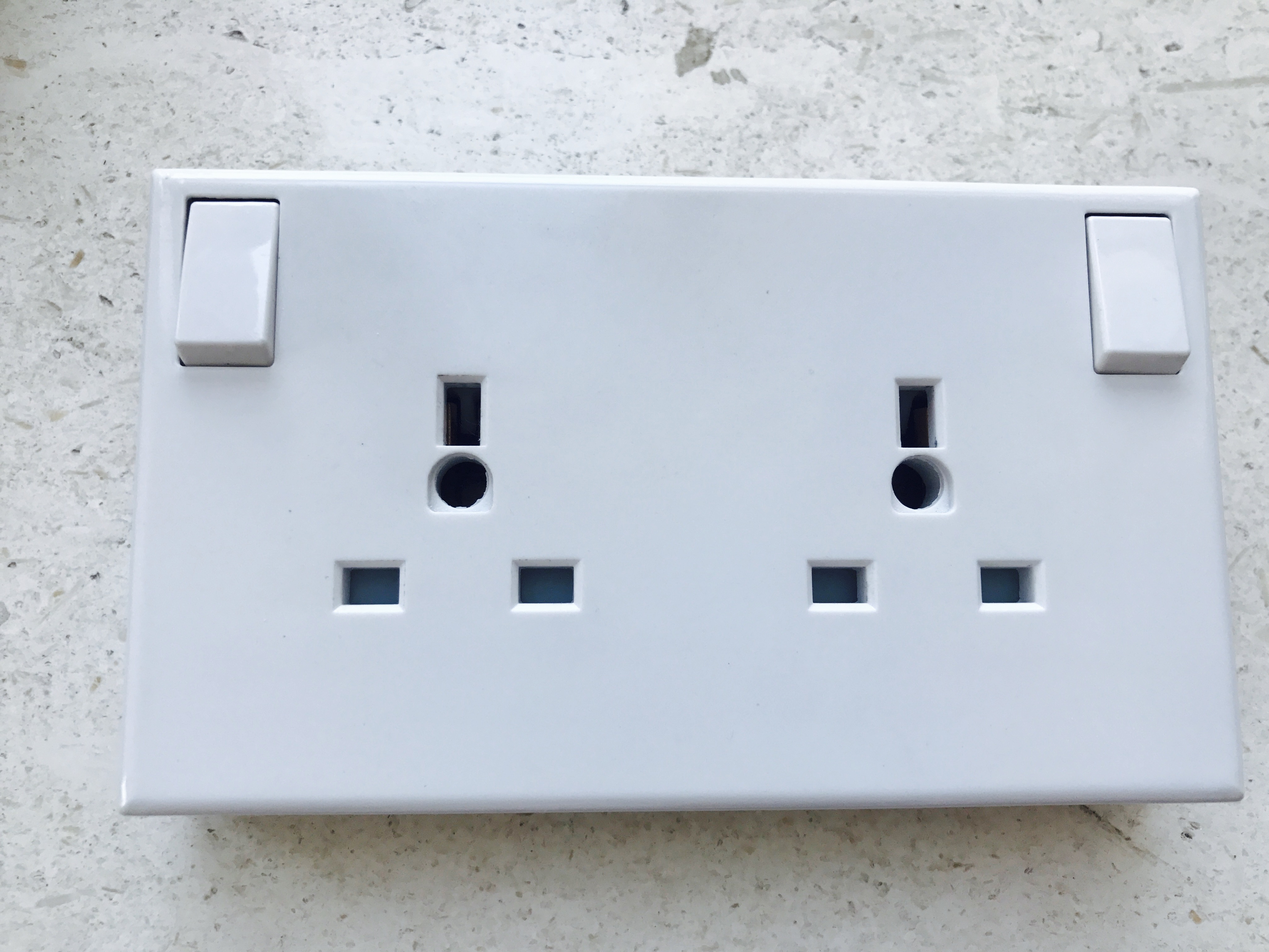 13 AMP 2 GANG CONVERTER SOCKET