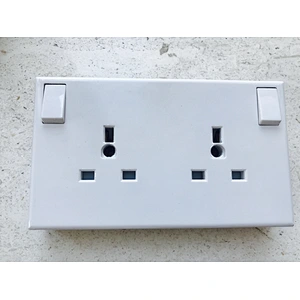 13 AMP 2 GANG CONVERTER SOCKET