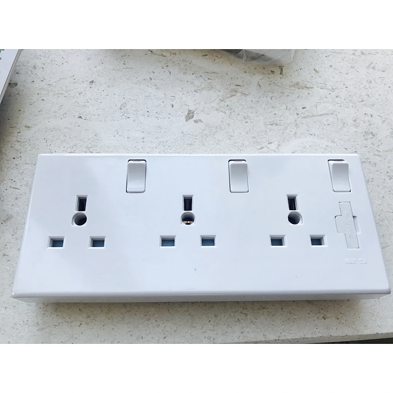 A093/LS 3G 13A CONVERTER SWITCHED SOCKET