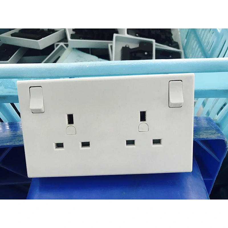 13 AMP 2 GANG CONVERTER SOCKET