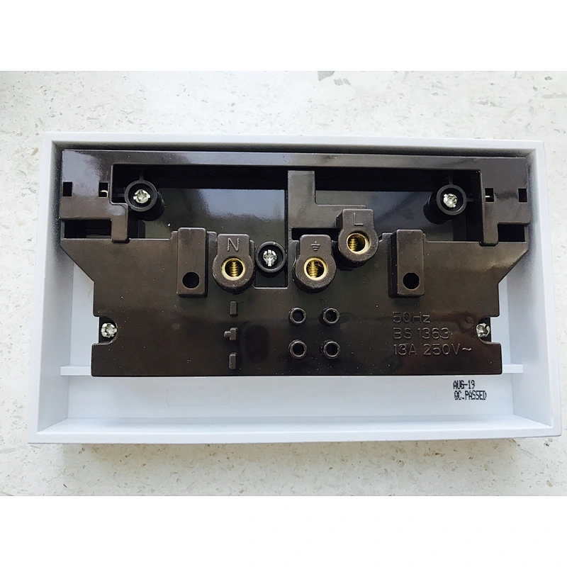 13 AMP 2 GANG CONVERTER SOCKET