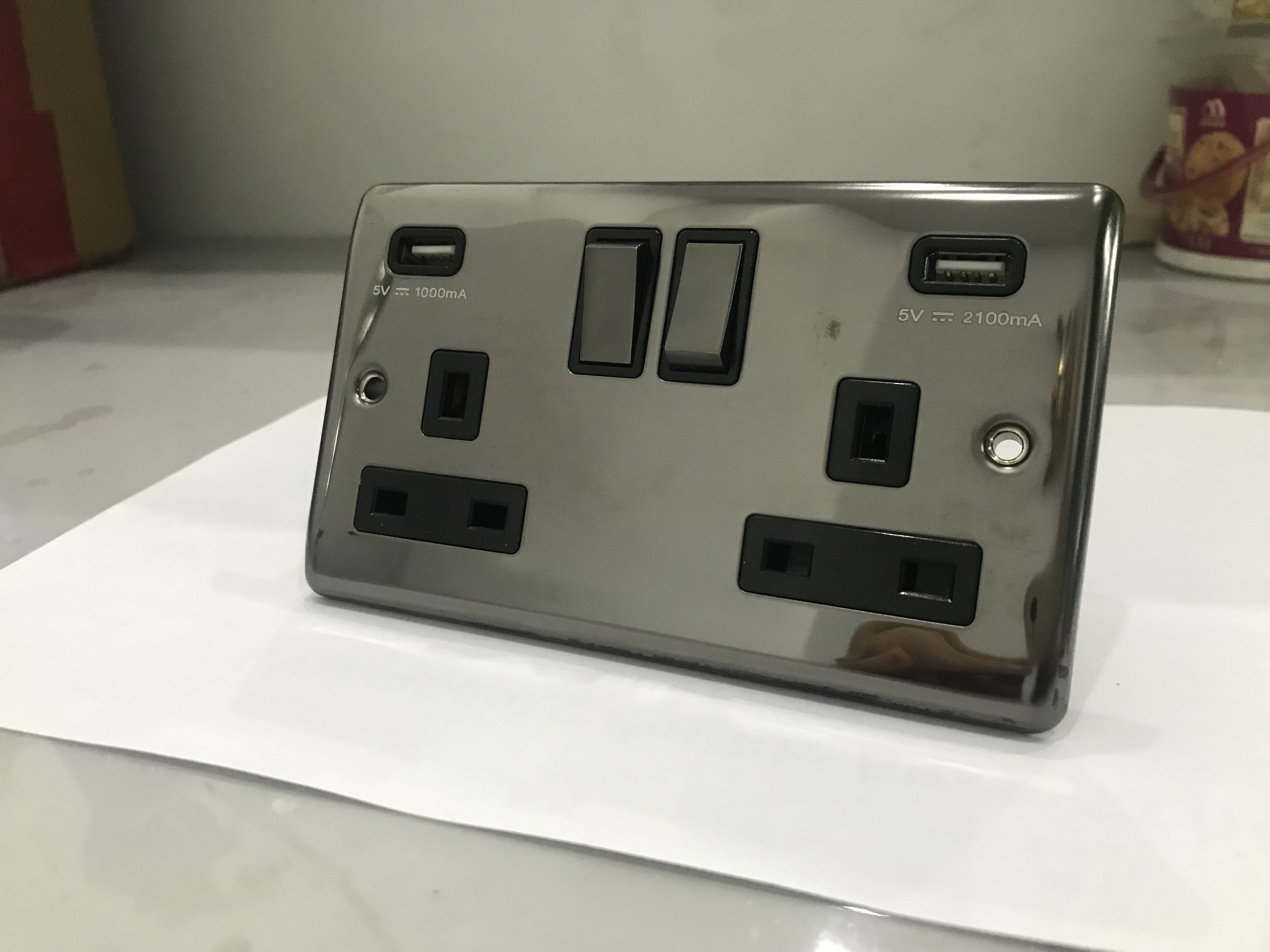 BV776  13A 2 gang switched SP socket+dual USB outlet(3.1A)