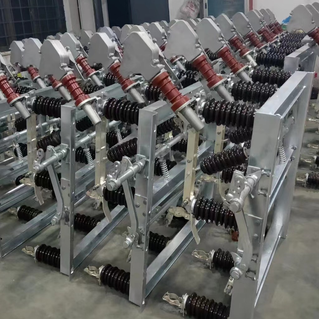 China Factory High Voltage Disconnector Outdoor Three Phase Disconnect Switch With Arc Extinguish Room Load Break Switch