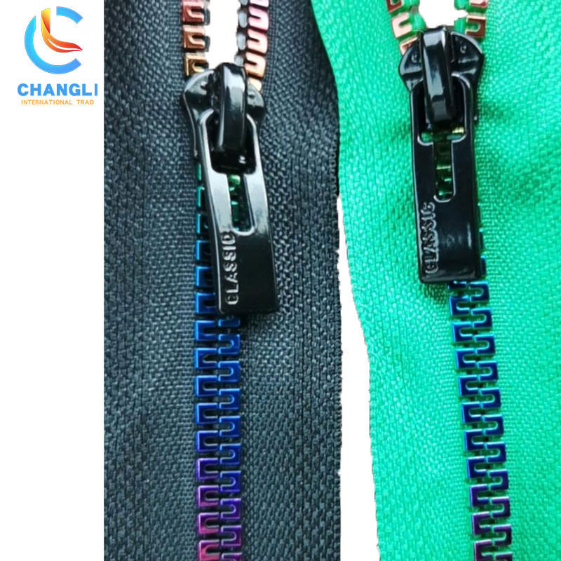 Gradient resin zipper