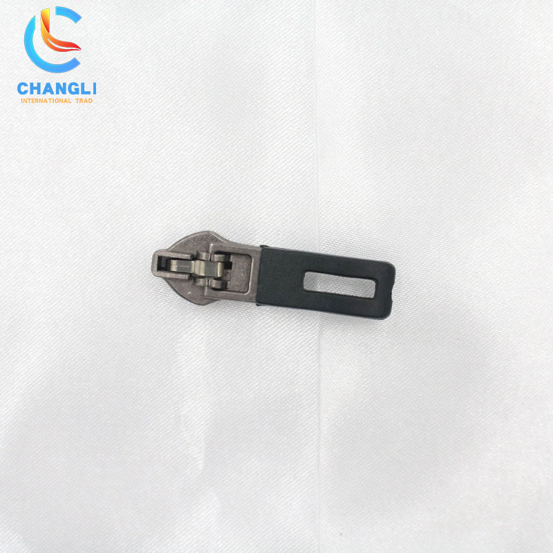 Zipper head (10)