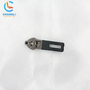 Zipper head (10)