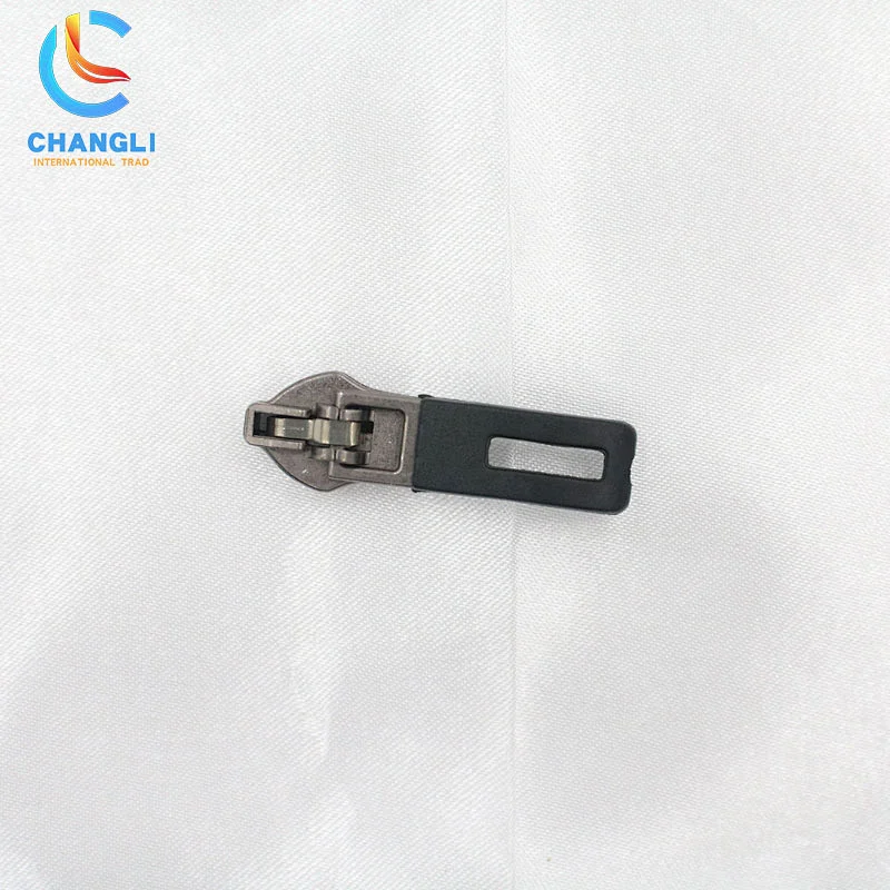 Zipper head (10)