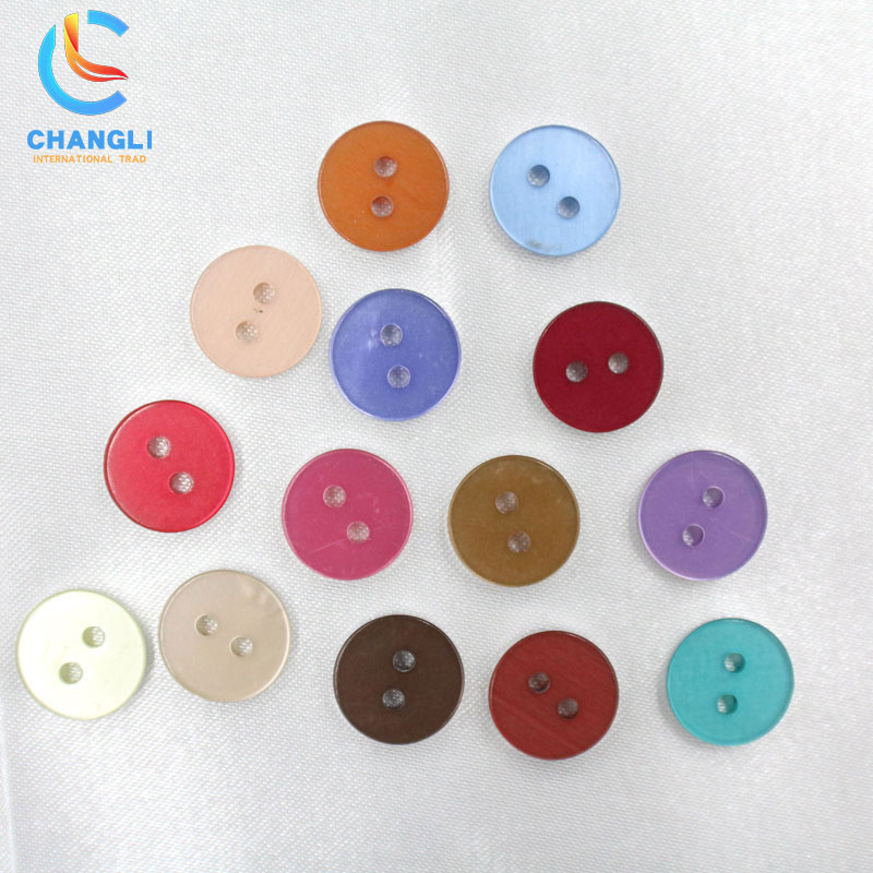 Pearl button