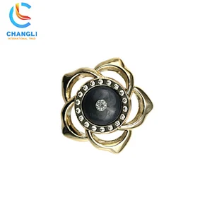 Shoe button (62)