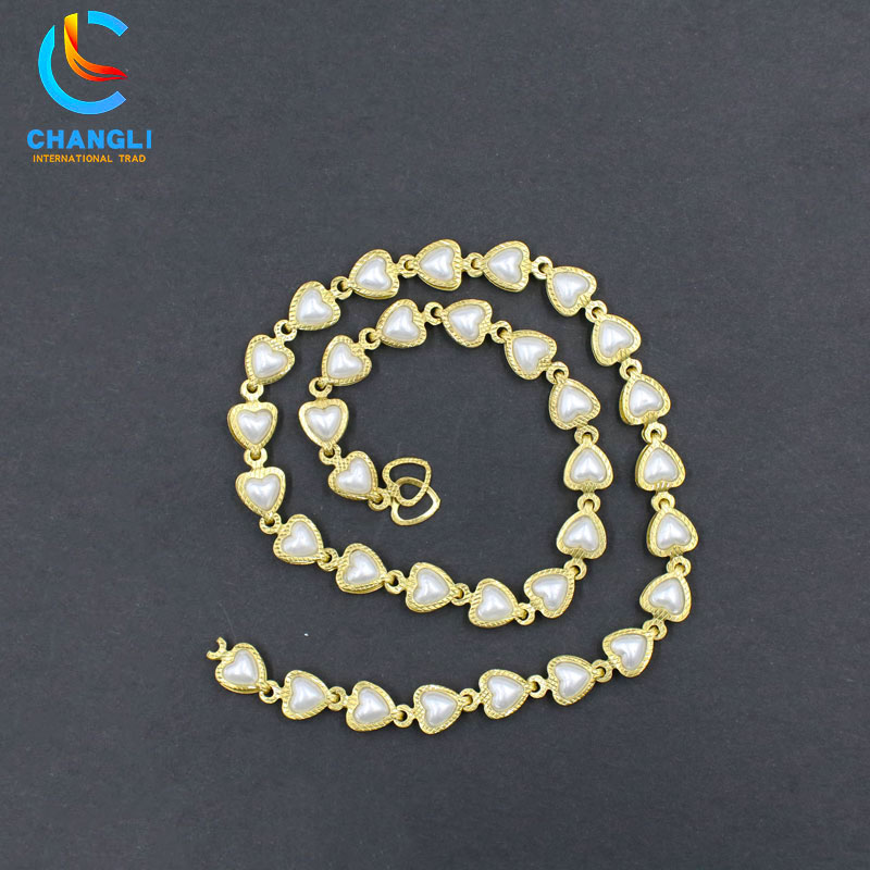 Heart-shaped pearl imitation gold border necklace