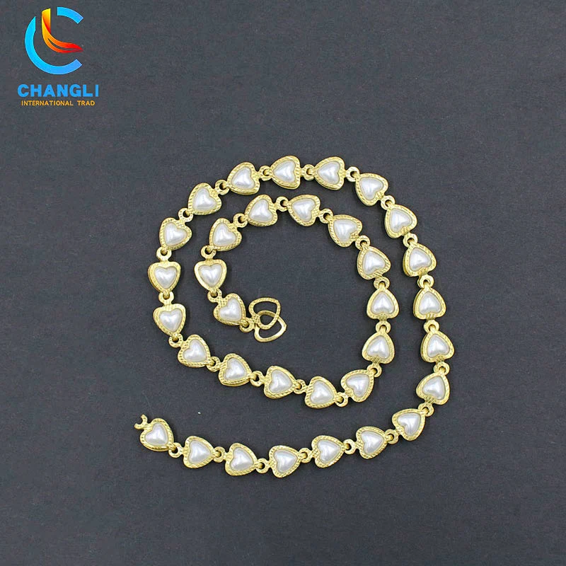 Heart-shaped pearl imitation gold border necklace