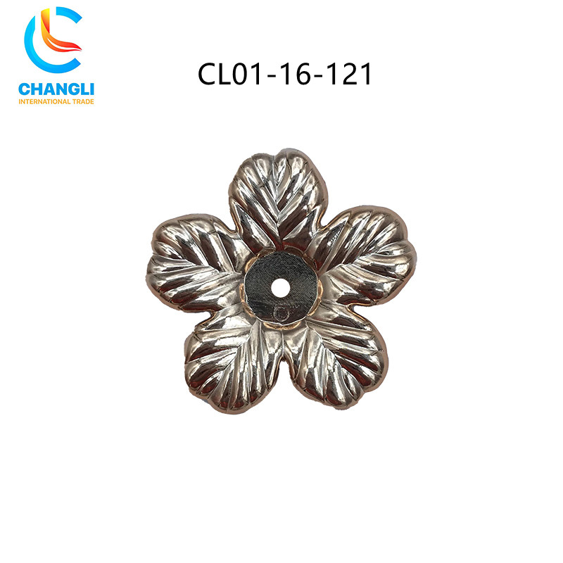 Shoe button (103)