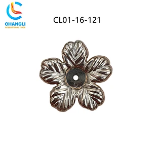 Shoe button (103)