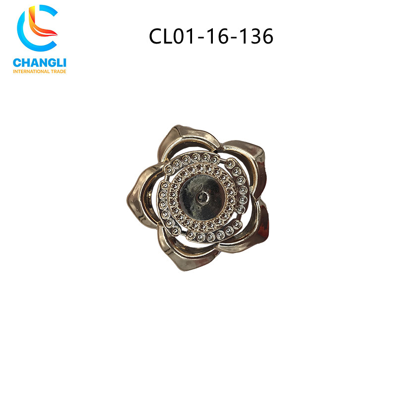 Shoe button (118)