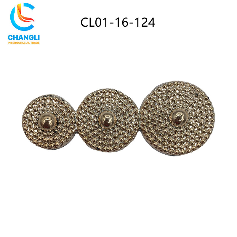 Shoe button (106)