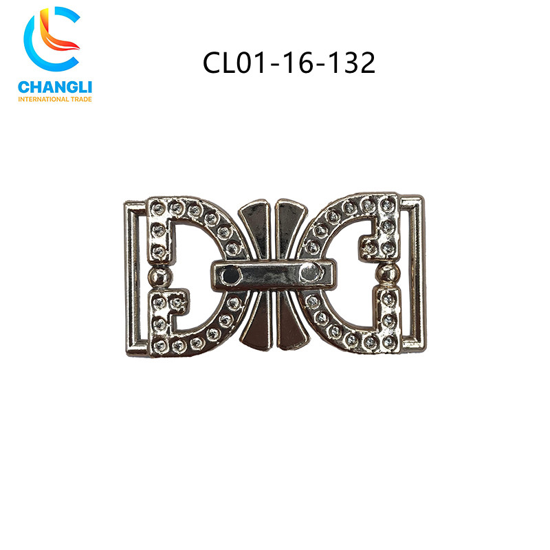 Shoe button (114)