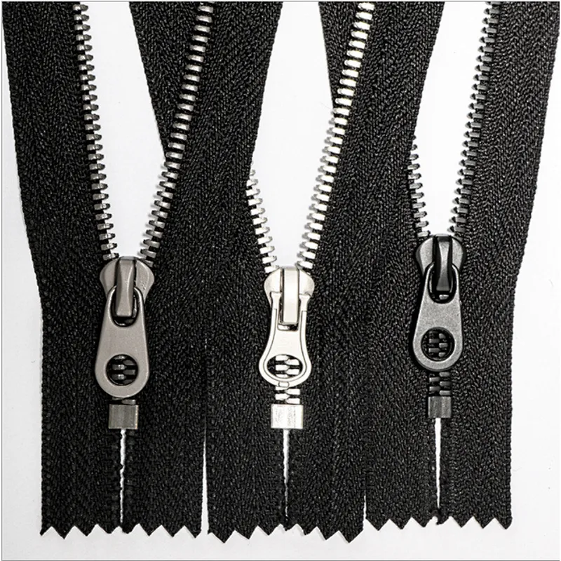 Metal zipper