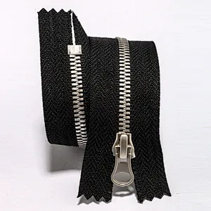 Metal zipper