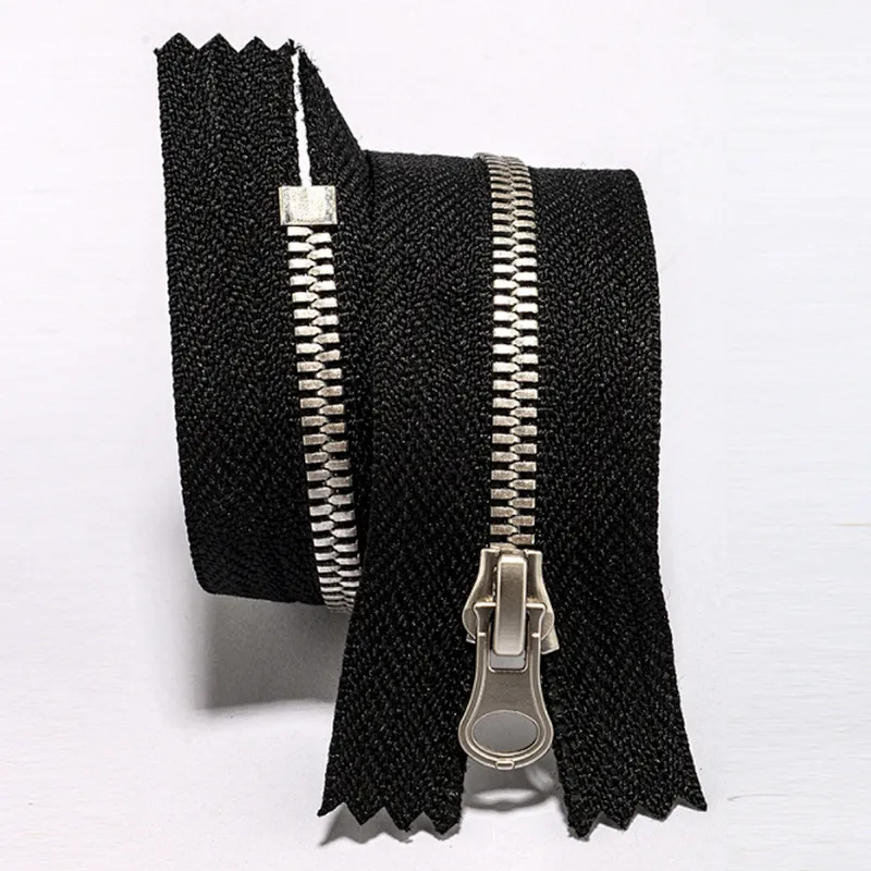 Metal zipper