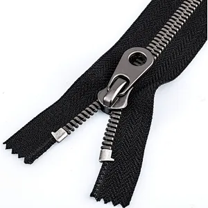 Metal zipper