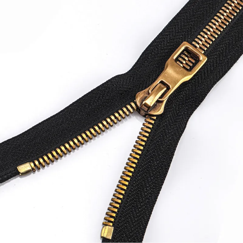 Metal zipper