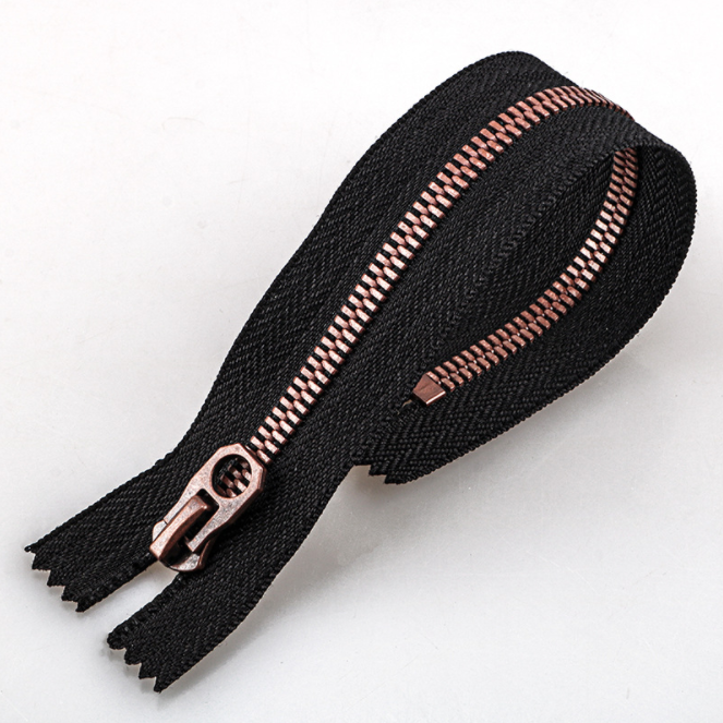 Metal zipper