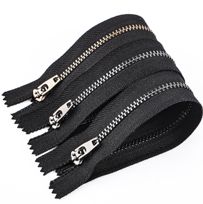Metal zipper